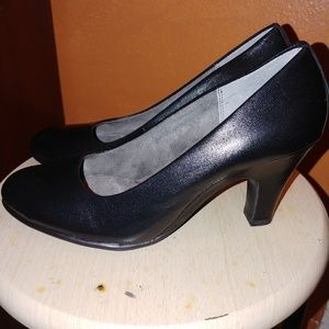 Aerosoles Black pumps